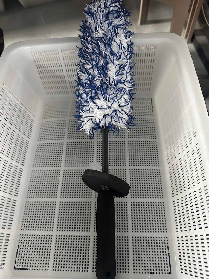 Car brushes, detailing, car wash, maintenance tools, wheel brushes, car dusting and cleaning supplies, dusters, car tire brushes